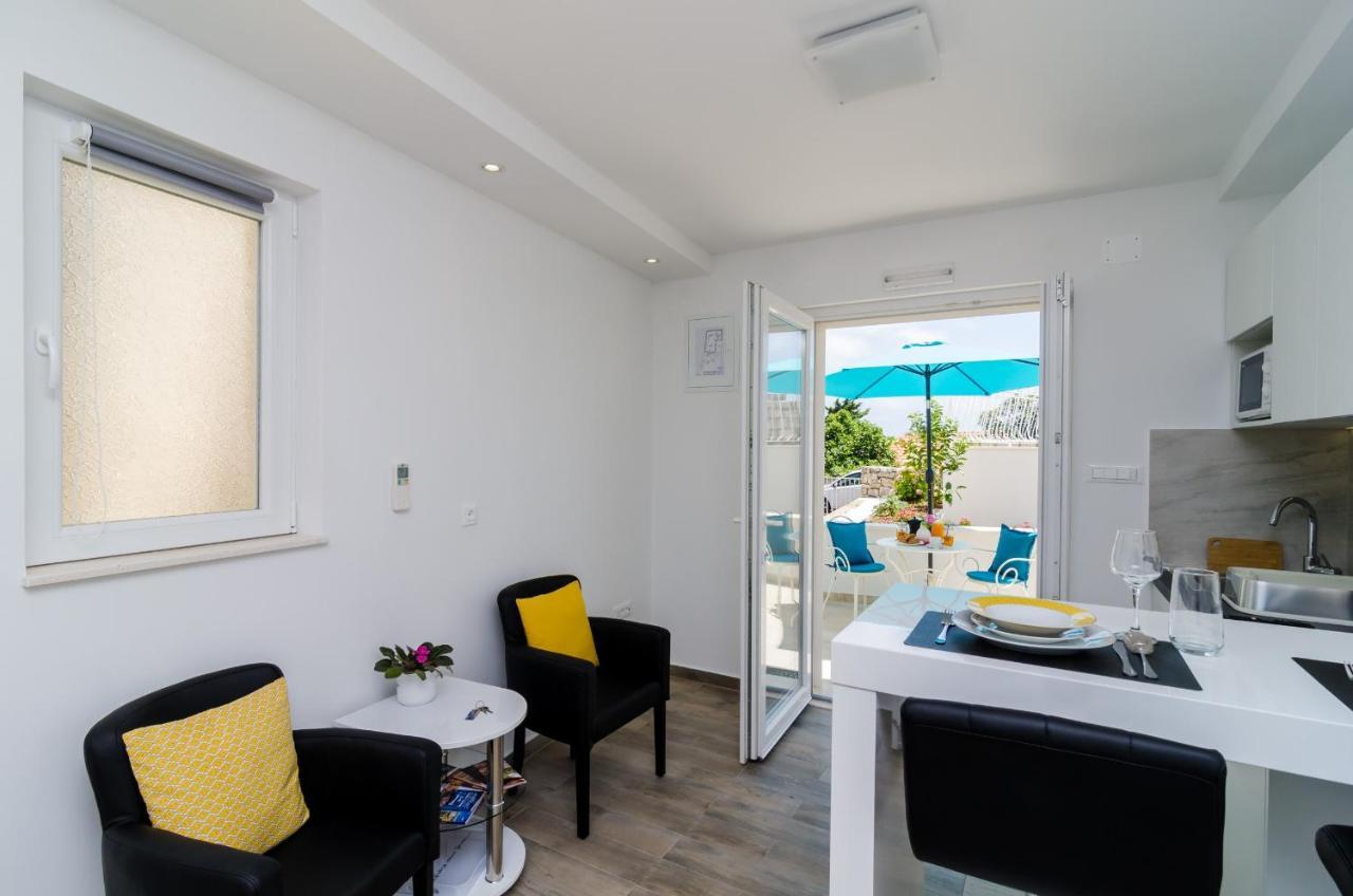 Apartment Summer Wave